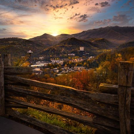 Magical Moments, Hot Tub, Wifi, 1089 Free Tickets Each Paid Day, Dollywood And More Гатлінбург Екстер'єр фото