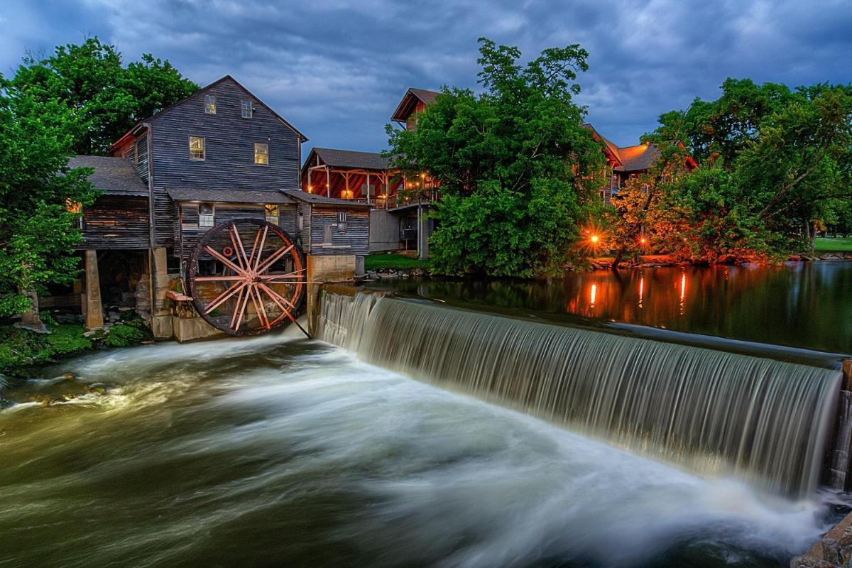 Magical Moments, Hot Tub, Wifi, 1089 Free Tickets Each Paid Day, Dollywood And More Гатлінбург Екстер'єр фото