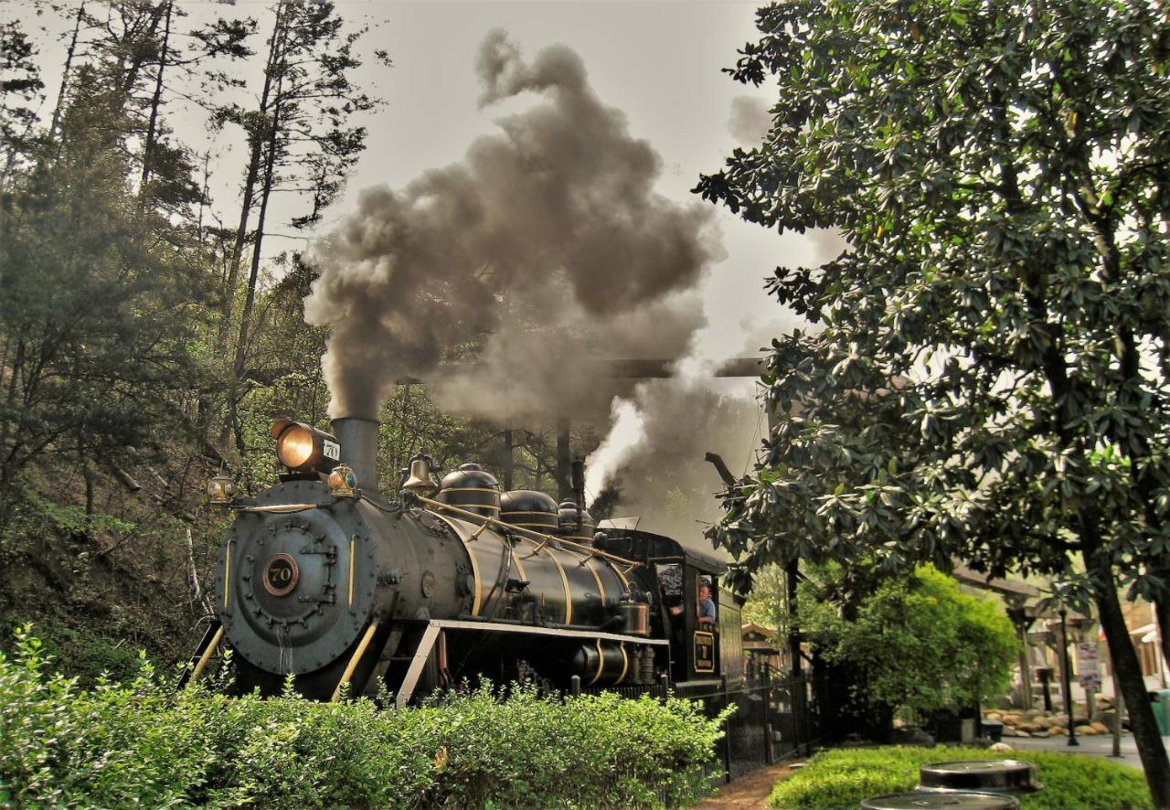 Magical Moments, Hot Tub, Wifi, 1089 Free Tickets Each Paid Day, Dollywood And More Гатлінбург Екстер'єр фото